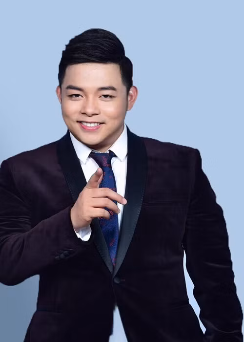 Quang Lê vốn có thu nhập “khủng” từ việc đi hát, ngồi ghế nóng gameshow, làm Youtube. Cách đây không lâu, nam ca sĩ tiết lộ, khi hát tại đám cưới nhà đại gia Hà Tĩnh, anh được trả nửa tỷ đồng.