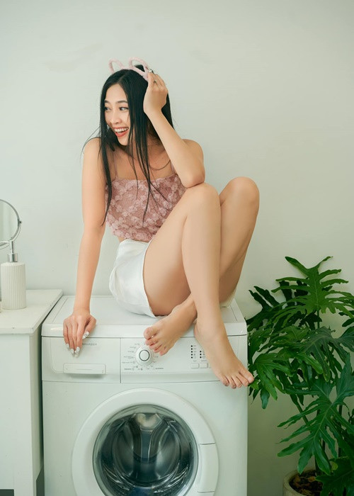 Liêu Hà Trinh kết hôn với doanh nhân kém cô 2 tuổi tên Anh Khoa.