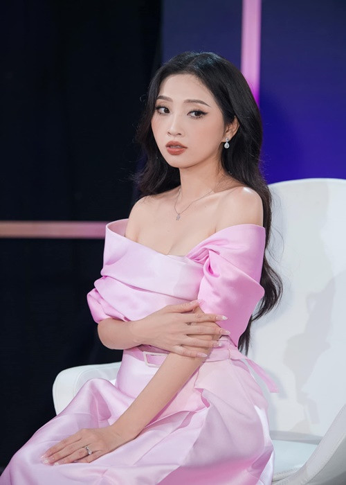 Vì yêu Liêu Hà Trinh, doanh nhân Anh Khoa bỏ lại công việc ở Hà Lan để về Việt Nam sinh sống.