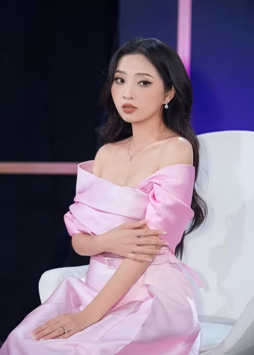 Vì yêu Liêu Hà Trinh, doanh nhân Anh Khoa bỏ lại công việc ở Hà Lan để về Việt Nam sinh sống.