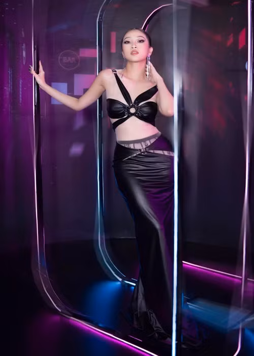 Cũng lên xe hoa ngày 10/10, Liêu Hà Trinh xinh đẹp không kém cạnh Diệu Nhi và Phương Nga.