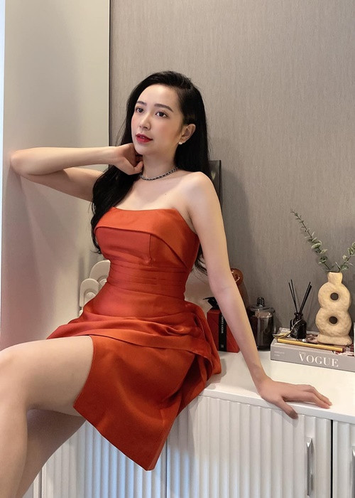 Bên cạnh vẻ ngoài cuốn hút, nữ diễn viên còn chiếm được cảm tình của khán giả bởi chất giọng Quảng Trị.