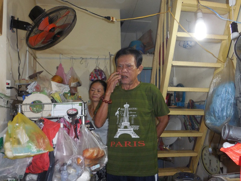 Bà Ngọc Lệ kể, thời điểm trị bệnh và còn tỉnh táo, chồng cũ vẫn viết nhạc kiếm sống, luôn lạc quan, yêu đời. Ảnh: Người lao động