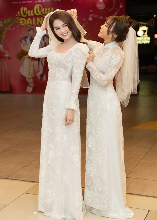 Nữ diễn viên hài luôn quan tâm đến đàn chị. Ảnh: Duyên dáng Việt Nam