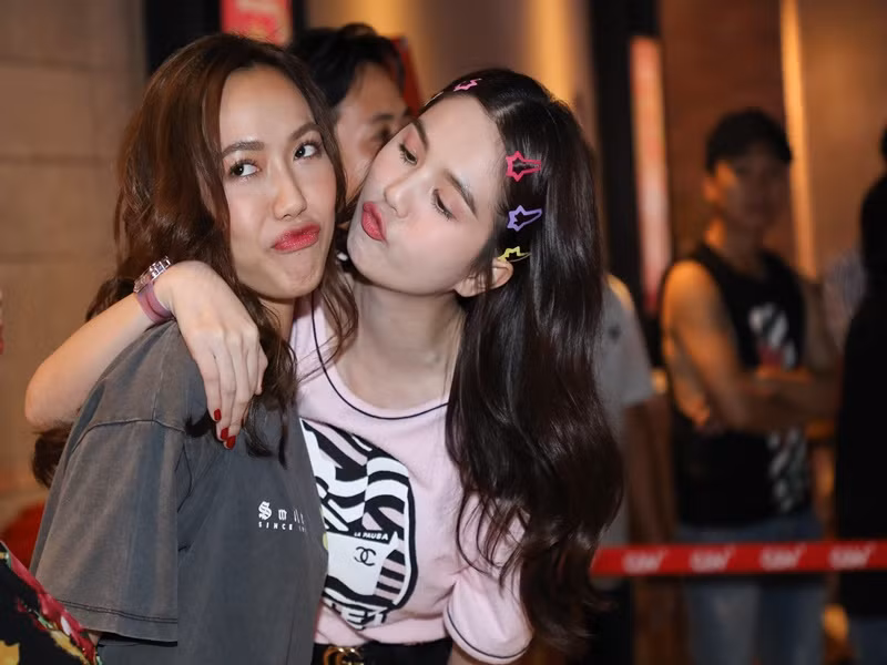 Diệu Nhi từng phủ nhận nghi vấn hay xin đồ của Ngọc Trinh. Ảnh: VOV