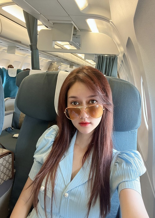 Ngoài ra, bị antifan chê chỉ biết đầu tư nhan sắc còn sự nghiệp không nổi bật, Hương Giang đáp trả: "Thật ra mình không phải một người quá hoành tráng và không có quá nhiều tiền để đầu tư. Mình là một diễn viên tay ngang nhưng mình có niềm đam mê. Mỗi khi có cơ hội, mình đều làm nghề rất nghiêm túc". Ảnh: FBNV