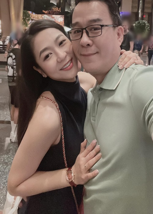 Cuối tháng 8/2022, khi Hà Thanh Xuân vướng nghi vấn mang thai, Thắng Ngô khéo phủ nhận. "Không em à. Vợ anh muốn con tuổi mèo giống cha”, nam doanh nhân phản hồi khi một cư dân mạng đặt nghi vấn nữ ca sĩ bầu bí.