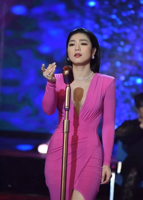 Nhan sắc của Hà Thanh Xuân ngày càng mặn mà sau khi cưới “Vua cá Koi”.