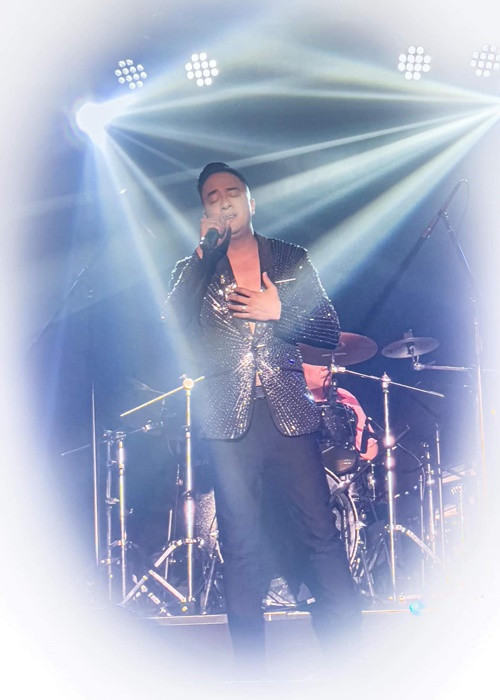 Cao Thái Sơn hiện tại vừa đi hát vừa kinh doanh. Ảnh: FBNV