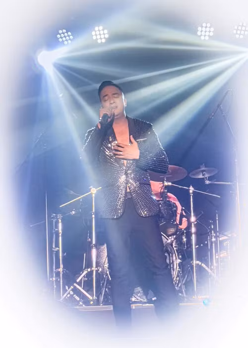 Cao Thái Sơn hiện tại vừa đi hát vừa kinh doanh. Ảnh: FBNV