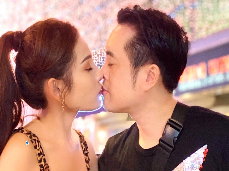 Đám cưới của Dương Khắc Linh và Ngọc Duyên diễn ra vào tháng 6/2019 chỉ sau 6 tháng hẹn hò. Nam nhạc sĩ thú nhận anh phải tranh thủ kết hôn trước khi vợ đổi ý.