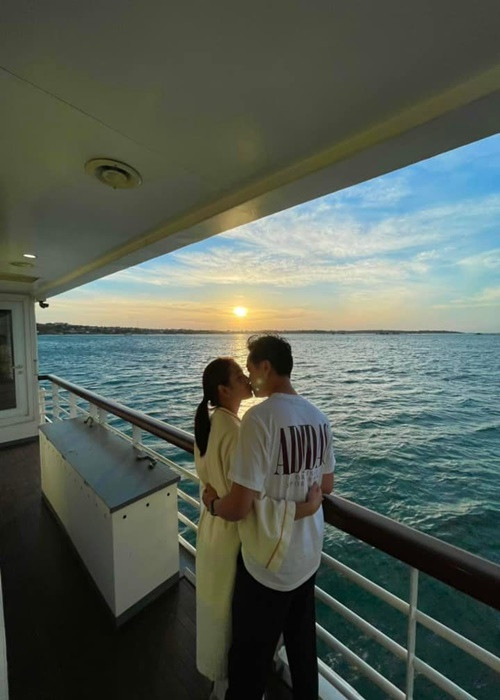 Ngoài nấu nướng, dù công việc bận rộn thế nào Dương Khắc Linh vẫn dành thời gian khoảng 2-3 tiếng để cùng Sara Ngọc Duyên đi lượn vòng mua sắm.