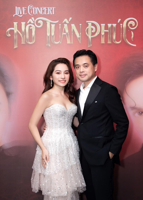 Nhiều năm sau khi chia tay người vợ ngoại quốc tên Lydia, Dương Khắc Linh gặp gỡ và nảy sinh tình cảm với Sara Ngọc Duyên.