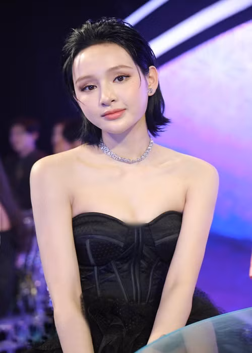 Đến tháng 5/2018, Hiền Hồ cho biết, khi lùm xùm xảy ra, cô bị Tóc Tiên giận. Theo lời Hiền Hồ, cô và Tóc Tiên không còn liên lạc với nhau nữa. Ảnh: FBNV