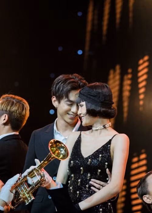 Sau lần kết hợp này, Soobin Hoàng Sơn và Hiền Hồ yêu nhau. Ảnh: Dân Việt