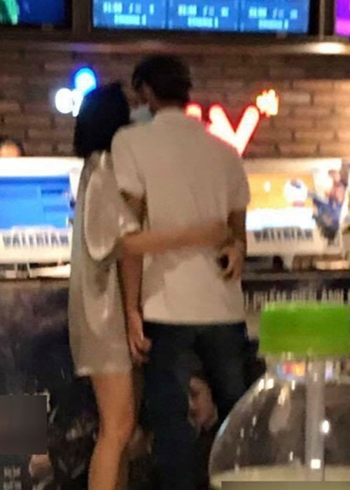 Phía Soobin Hoàng Sơn thừa nhận mối quan hệ tình cảm với Hiền Hồ sau khi lộ clip thân mật ở rạp chiếu phim. Tuy nhiên, nam ca sĩ cho biết, cả hai đã chia tay. Ảnh: Dân Việt