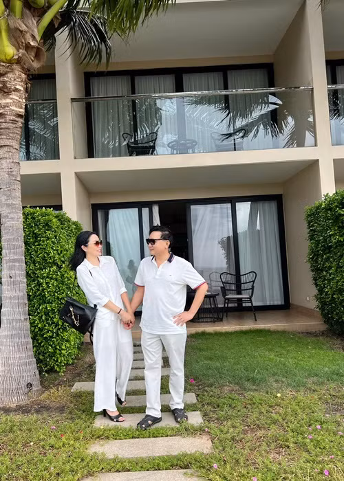 Ông xã của Trịnh Kim Chi hết mực chiều vợ con. Ảnh: FBNV