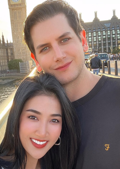Quỳnh Lam và bạn trai kém tuổi đang ở Anh. Nữ diễn viên coi Anh là quê hương thứ hai.