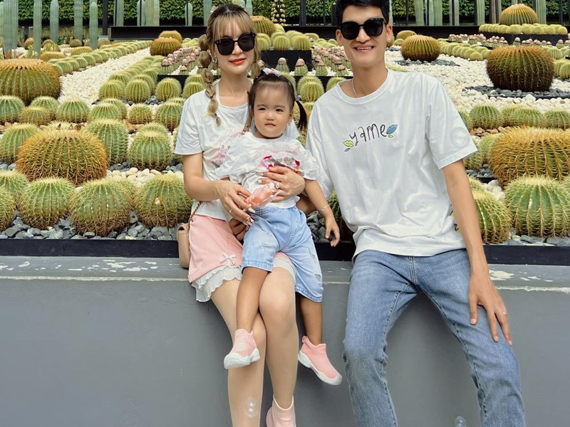 Cặp đôi đưa con du lịch Thái Lan cách đây không lâu.