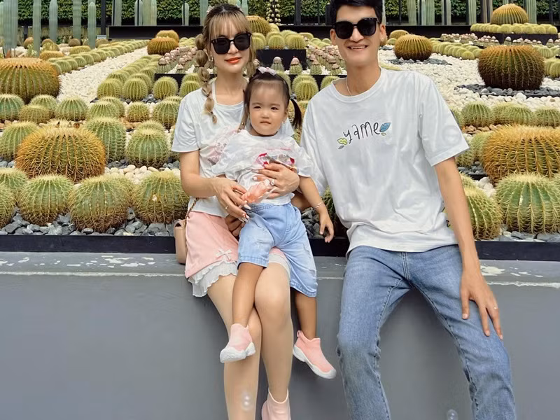 Cặp đôi đưa con du lịch Thái Lan cách đây không lâu.