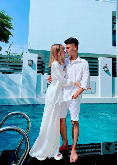 Ở Mạc Văn Khoa, Thảo Vy nhận thấy sự già dặn, trưởng thành, từng trải, am hiểu sóng gió cuộc đời và nhất là luôn biết chia sẻ, cảm thông và thấu hiểu.