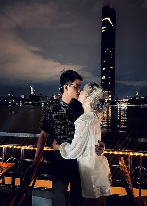 Mạc Văn Khoa chiều chuộng vợ hết mực bảo sao Thảo Vy không mê.