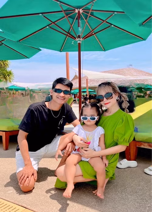 Mạc Văn Khoa và Thảo Vy hiện tại có một cô con gái 2 tuổi.