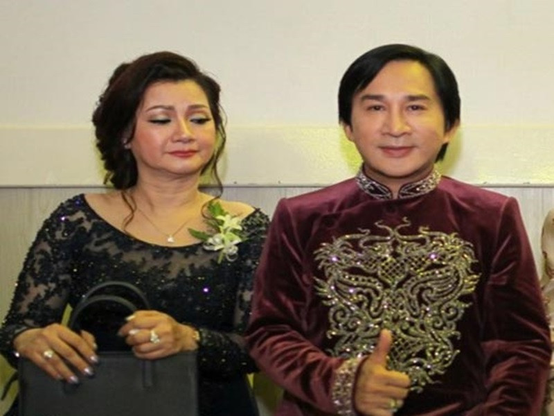 Kim Tử Long kết hôn lần đầu vào năm 32 tuổi. Anh và người vợ đầu tiên tên Bạch Lan có một cô con gái chung tên Hoàng Kim Phụng. Ảnh: Dân Việt