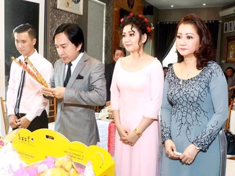 Vợ đầu của Kim Tử Long sở hữu nhan sắc mặn mà ở tuổi trung niên. Ảnh: Dân Việt