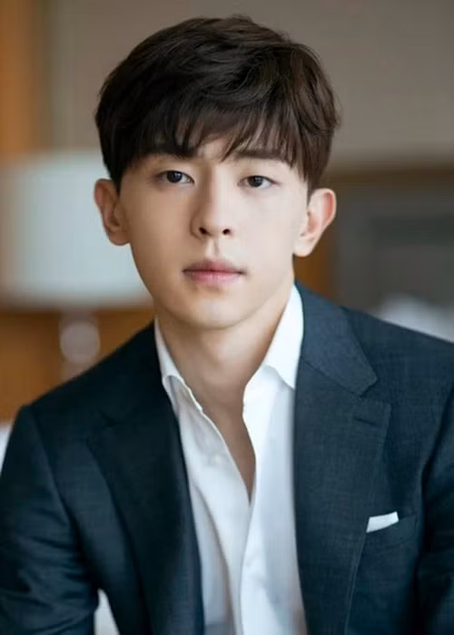 Sự nghiệp 10 năm của Đặng Luân sụp đổ. Anh bị xóa tên khỏi danh sách diễn viên các phim “Hương mật tựa sương khói”, “Âm dương sư”, “Nghìn lẻ một đêm”, "Bởi vì được gặp em”. Ảnh: Vietnamnet