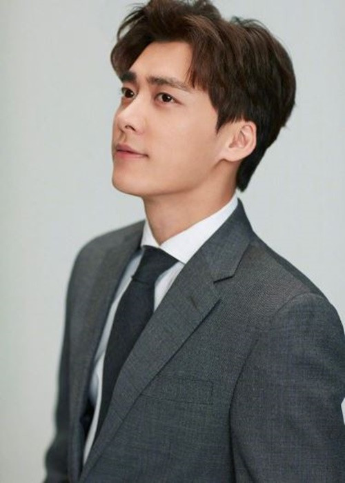 Ly Dich Phong va loat sao Hoa ngu dinh on ao bi “phong sat“