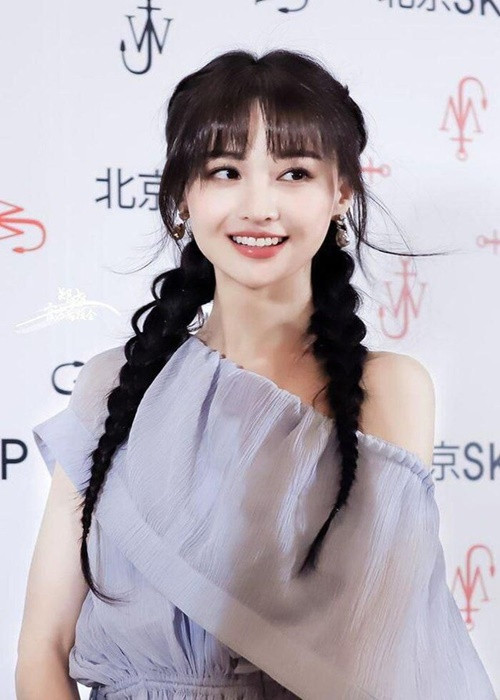 Từ một diễn viên được yêu thích, Trịnh Sảng trở thành tội đồ của làng giải trí khi thuê người mang thai rồi bỏ con cũng như trốn thuế. Vì bê bối, cô bị cấm hoạt động nghệ thuật. Ảnh: Người lao động