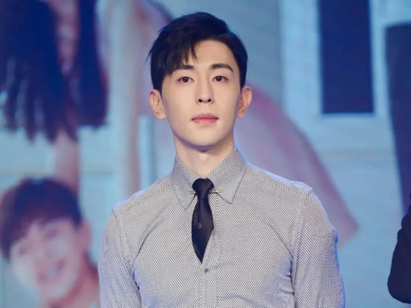 Tháng 3/2021, Đặng Luân bị Cục thuế Thượng Hải chỉ đích danh trốn thuế. Anh bị yêu cầu nộp phạt 106 triệu NDT (380 tỷ đồng) kèm khắc phục hậu quả có liên quan. Khi bê bối nổ ra, Đặng Luân bị phong sát. Ảnh: Vietnamnet