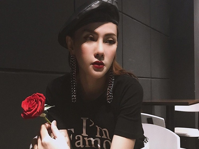 Tháng 11/2017, Thu Thủy công khai ly hôn. Theo lời giọng ca “Kẹo ngọt”, vợ chồng cô ly hôn vì cả hai không tìm được tiếng nói chung trong hôn nhân. Chuyện tình 17 năm của Thu Thủy tan vỡ khiến nhiều người tiếc nuối. Ảnh: FBNV