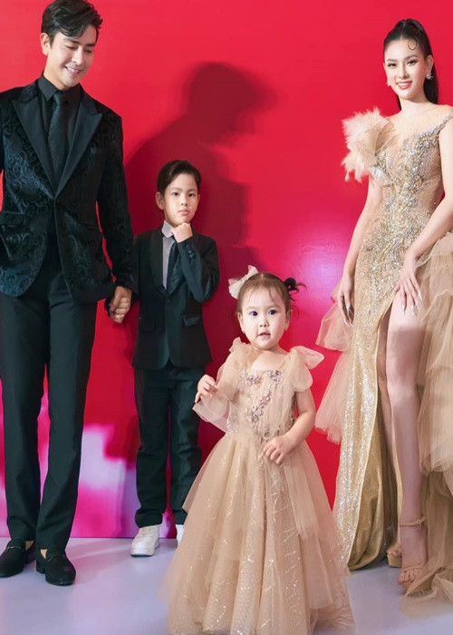 Thu Thủy hạ sinh con gái vào tháng 9/2020. Trong lúc nữ ca sĩ vượt cạn, chồng trẻ của cô luôn túc trực. Con gái của Thu Thủy và Kin Nguyễn tên Lana, rất xinh xắn. Ảnh: FBNV