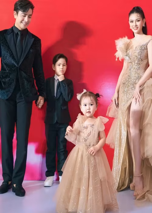 Thu Thủy hạ sinh con gái vào tháng 9/2020. Trong lúc nữ ca sĩ vượt cạn, chồng trẻ của cô luôn túc trực. Con gái của Thu Thủy và Kin Nguyễn tên Lana, rất xinh xắn. Ảnh: FBNV