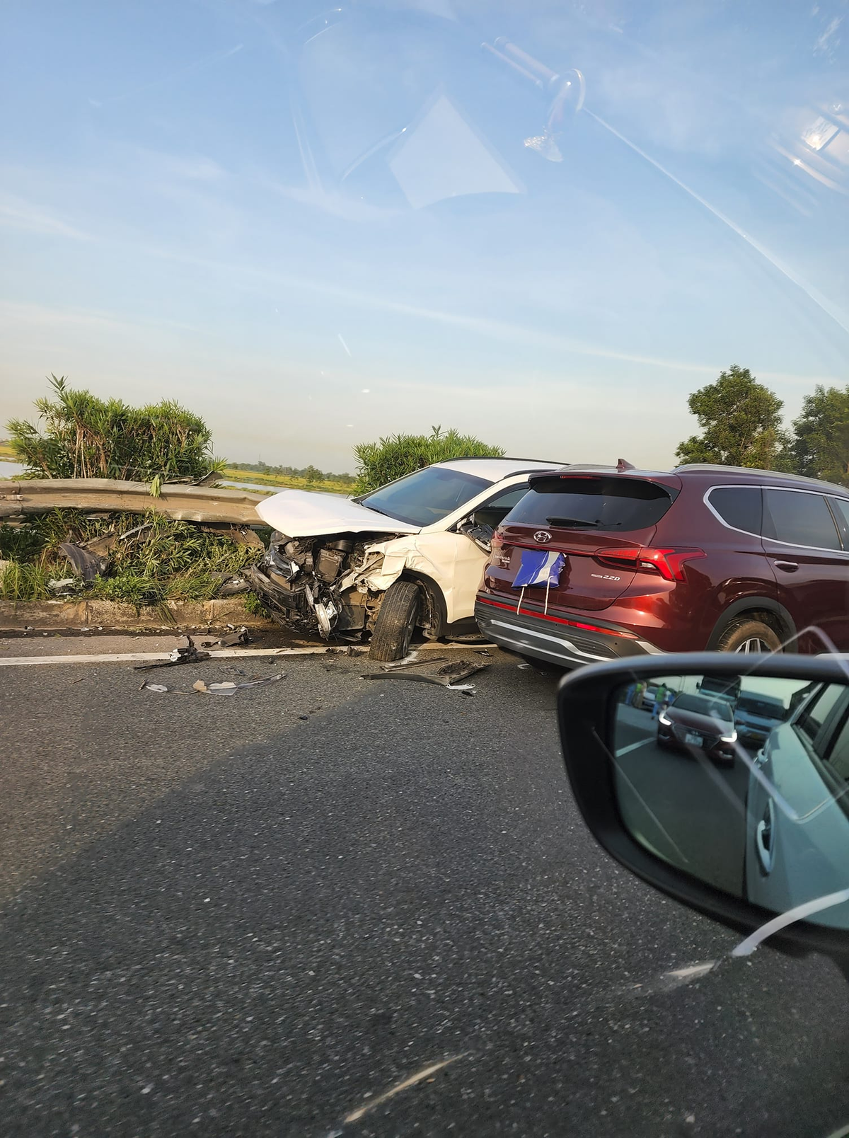 Thot tim o to mat lai, dam nat dau xe khac tren cao toc-Hinh-2