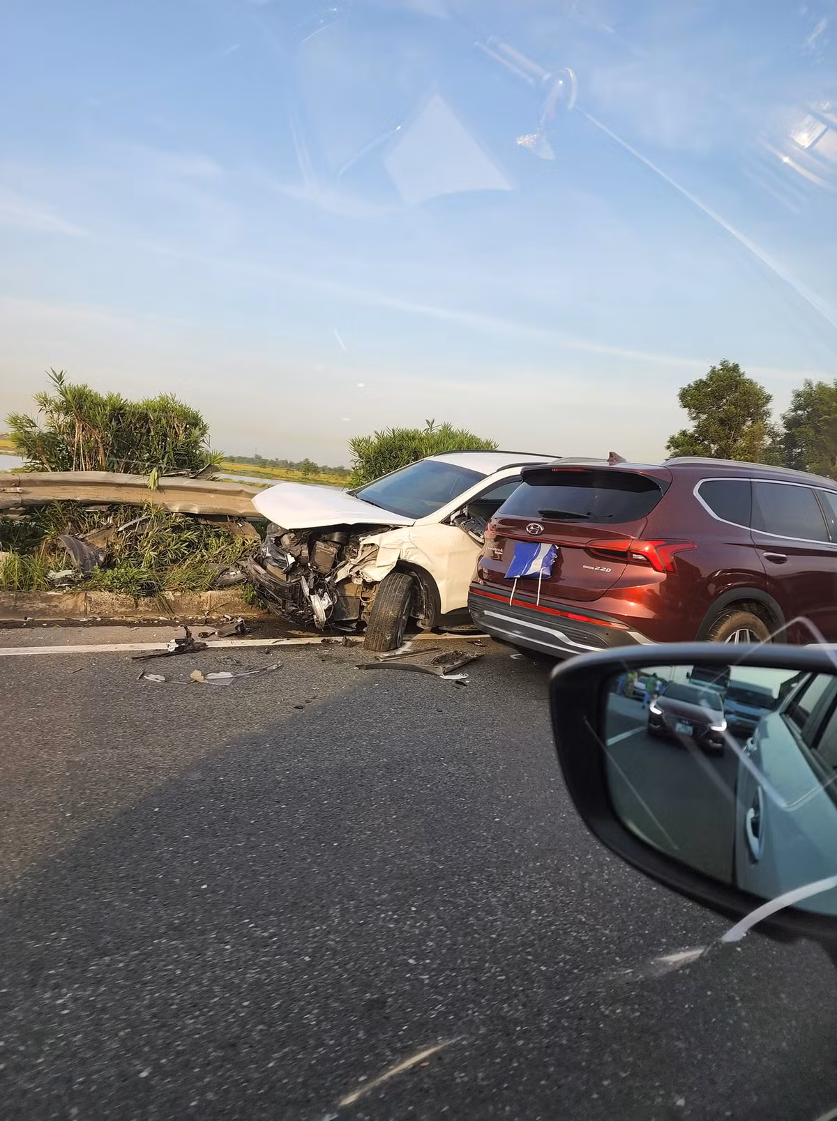 Thot tim o to mat lai, dam nat dau xe khac tren cao toc-Hinh-2