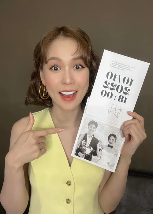 Sam hài hước tuyên bố sẽ giành được hoa cưới của Diệu Nhi. “Tôi thề sẽ giật được bông đám cưới Diệu Nhi. Đừng ai cản tôi nha”, nữ diễn viên viết.