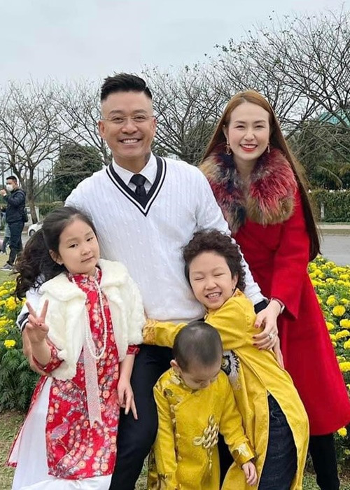 Năm 2020, Tuấn Hưng tuyên bố, anh tạm nghỉ hát một thời gian để chăm sóc gia đình. Nam ca sĩ cũng bày tỏ, không phải anh giải nghệ mà chỉ là dừng lại để nạp thêm năng lượng cho bước đi tiếp theo. Ảnh: FBNV