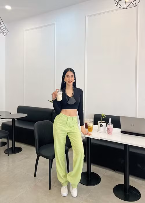 Xuất thân là vũ công, Diệp Lâm Anh biết cách giữ gìn vóc dáng. Ảnh: FBNV