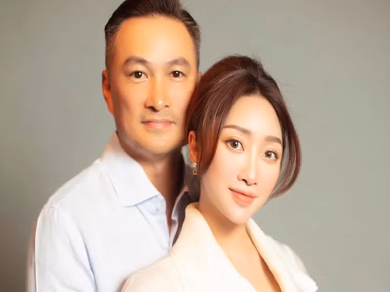 Cặp đôi có nhiều điểm chung như cùng làm kinh doanh, thích chơi thể thao như gym, yoga, bơi lội, yêu các công việc cộng đồng. Vì vậy, ngay từ khi mới hẹn hò, cả hai đã xác định tiến tới hôn nhân. Ảnh: VTV