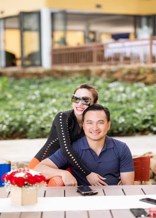 Theo Thùy Chang, sự chân thành, ấm áp của Chi Bảo không chỉ dành cho cô mà còn cho mọi người trong gia đình, khiến cha mẹ cô "gục ngã" sớm hơn cô tưởng. Đến nay, mẹ của Thùy Chang thậm chí thương Chi Bảo hơn cả con gái. Ảnh: Vietnamnet