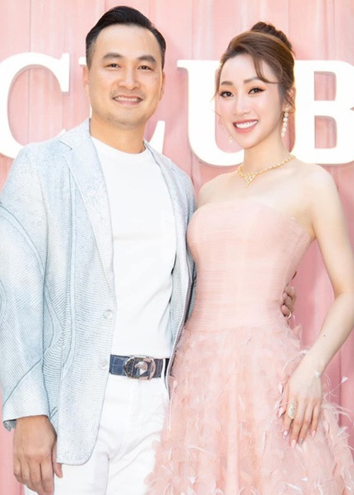 Chi Bảo chia sẻ trên Vietnamnet, trước đây, anh không bao giờ nghĩ rằng sẽ lấy một người vợ trẻ. Nam diễn viên nghĩ rằng khoảng cách tuổi tác không là vấn đề nếu cả 2 chấp nhận và dung hòa với nhau. Ảnh: Người đưa tin