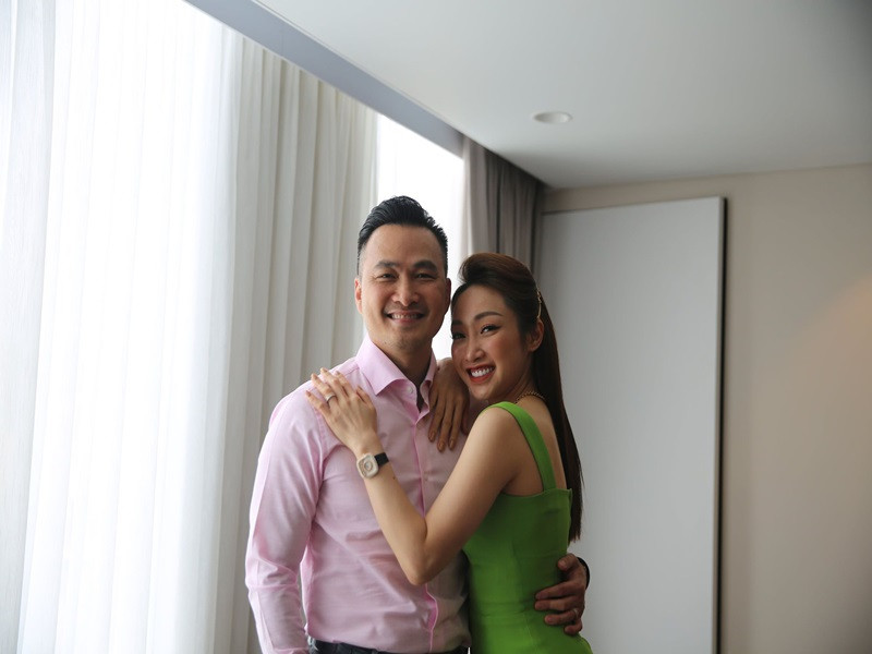 “Mọi người nghĩ sự cách biệt tuổi tác là một rào cản khiến cuộc tình của chúng tôi chắc chắn chỉ có hạn sử dụng ngắn như thức ăn nhanh ấy”, Thùy Chang chia sẻ trong cuộc phỏng vấn với Người lao động. Ảnh: Người lao động