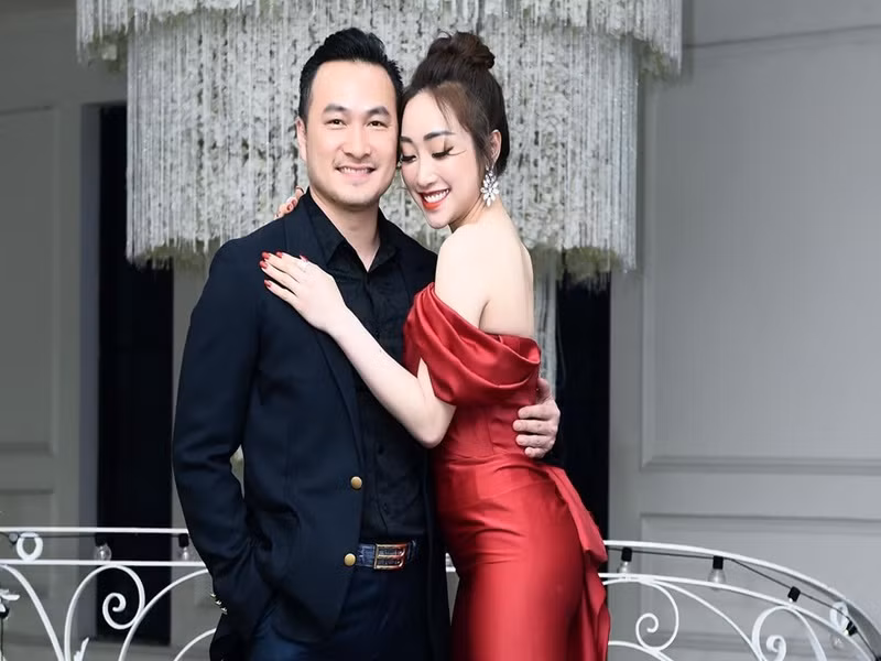 Sau 2 lần đò, có một con riêng, Chi Bảo đến với Lý Thùy Chang. Nam diễn viên hơn người bạn đời đến 16 tuổi. Vì khoảng cách tuổi tác giữa Chi Bảo và Thùy Chang, gia đình Thùy Chang từng khá “sốc”. Ảnh: Người đưa tin