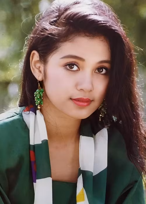 Diễn xuất của Việt Trinh chinh phục được nhiều khán giả. Loạt phim đình đám của cô gồm: "Người đẹp Tây Đô", "Ngọc trong đá", "Lệnh truy nã", "Nước mắt học trò", "Sân ga tình yêu", "Sương gió biên thùy". Ảnh: FBNV