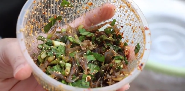 Mi sau rieng, bo bien va loat mon “la” hut thuc khach-Hinh-5