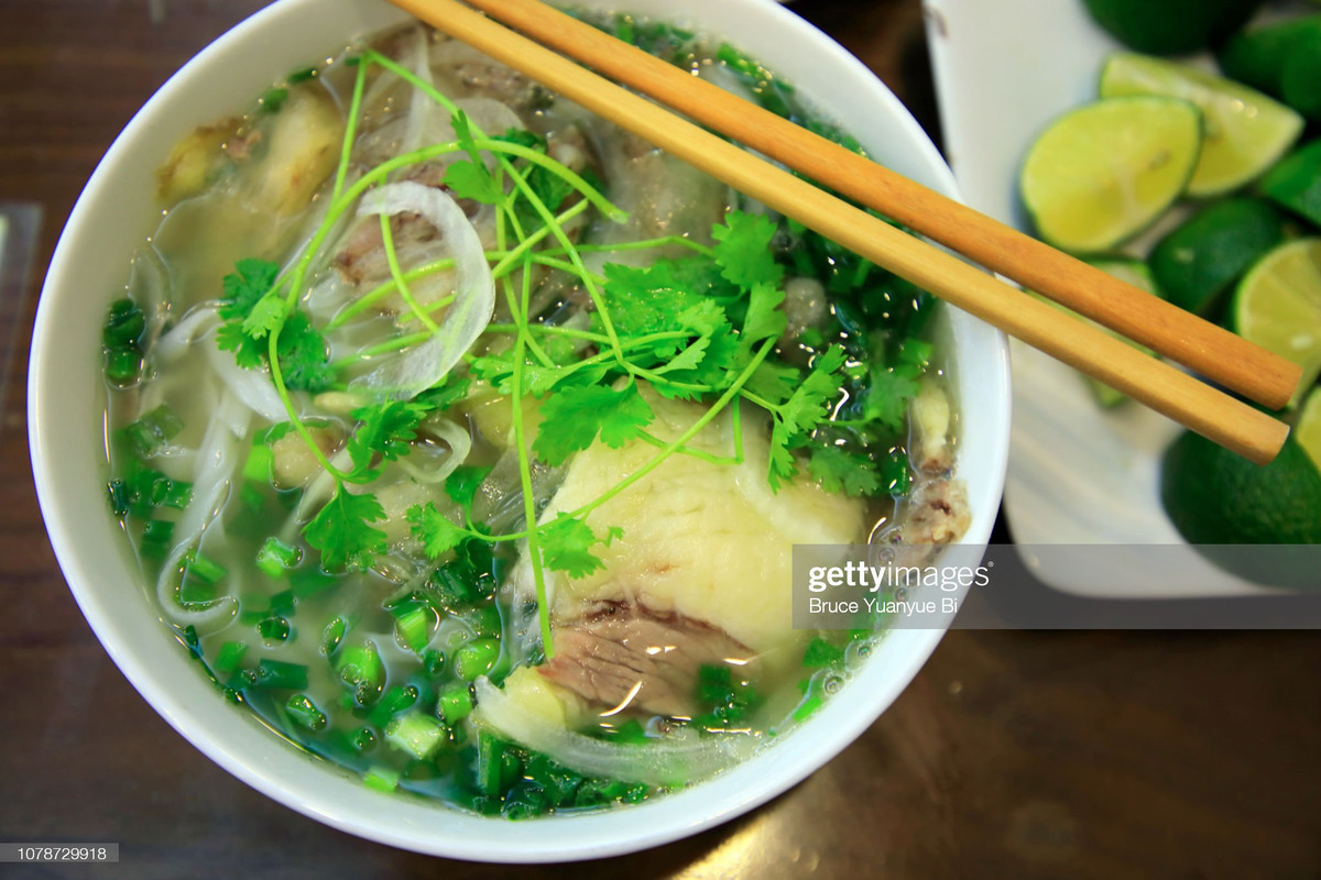 Tháng 1/2022, hãng CNN (Mỹ) công bố danh sách những món ăn có nước ngon nhất thế giới, trong đó có món phở bò của Việt Nam. Business Insider cũng từng bình chọn phở Việt là một trong những món phải ăn thử một lần trong đời đối với những người thích du lịch trên thế giới. Ảnh: Getty.