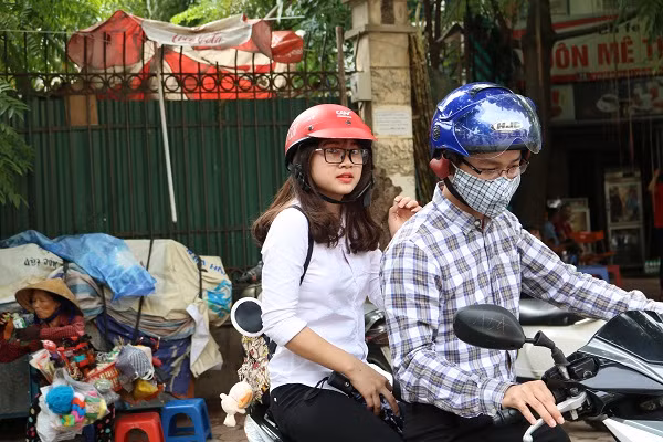 Chưa hết giờ thi nhưng các thí sinh đã ra về rất sớm để chuẩn bị cho môn thi tiếp theo.